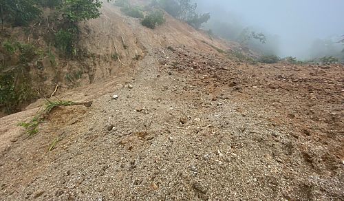 Mưa lớn gây sạt lở taluy dương tại Km19+500 thuộc địa phận xã Thu Lũm, huyện Mường Tè. 